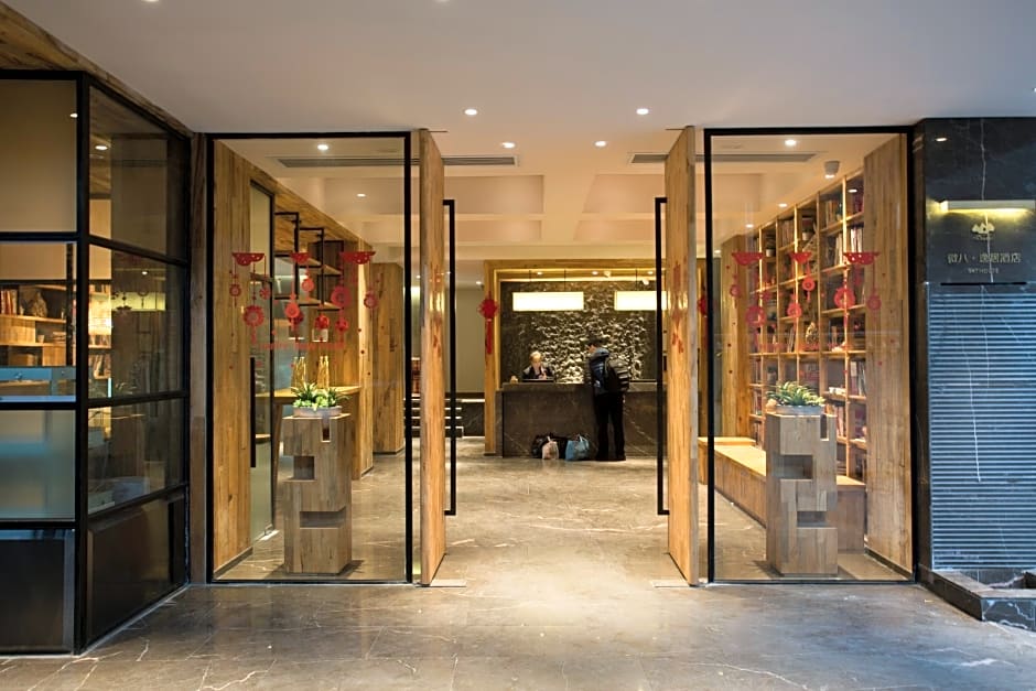 V8 Ziyuangang Hotel