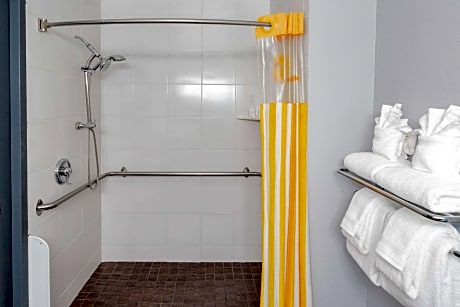 1 King Bed, Accessible Room, Non-Smoking