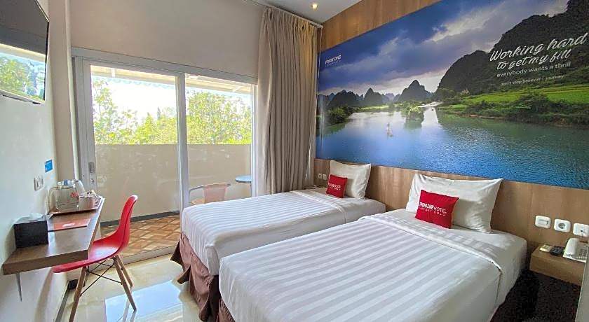 Front One Hotel Airport Solo