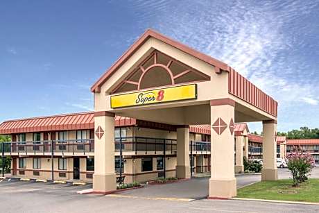 Super 8 by Wyndham Tulsa