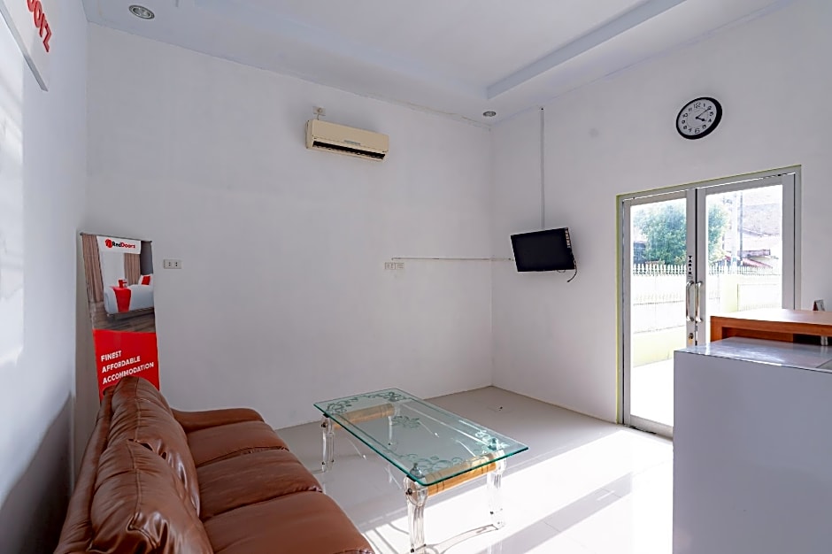 RedDoorz Syariah near UISU Medan