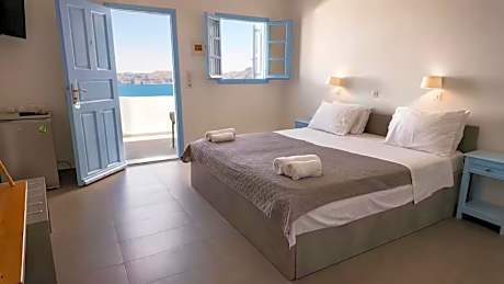 Standard Double Room with Caldera View