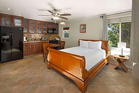 One-Bedroom Kamehameha Suite with Queen Bed - Non-Smoking