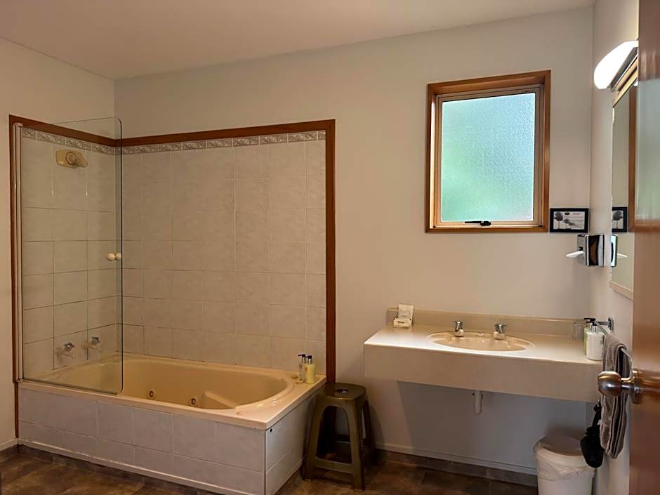 ASURE Ambassador Motor Lodge