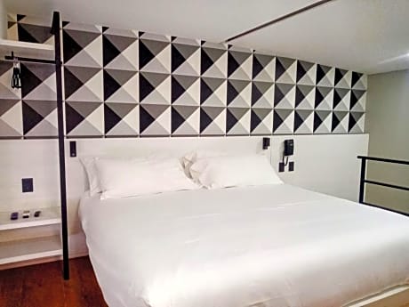 The Andy Suite Room