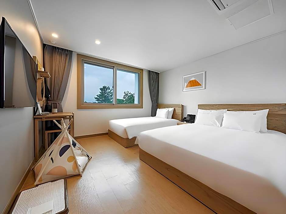 Heyy Seogwipo Hotel
