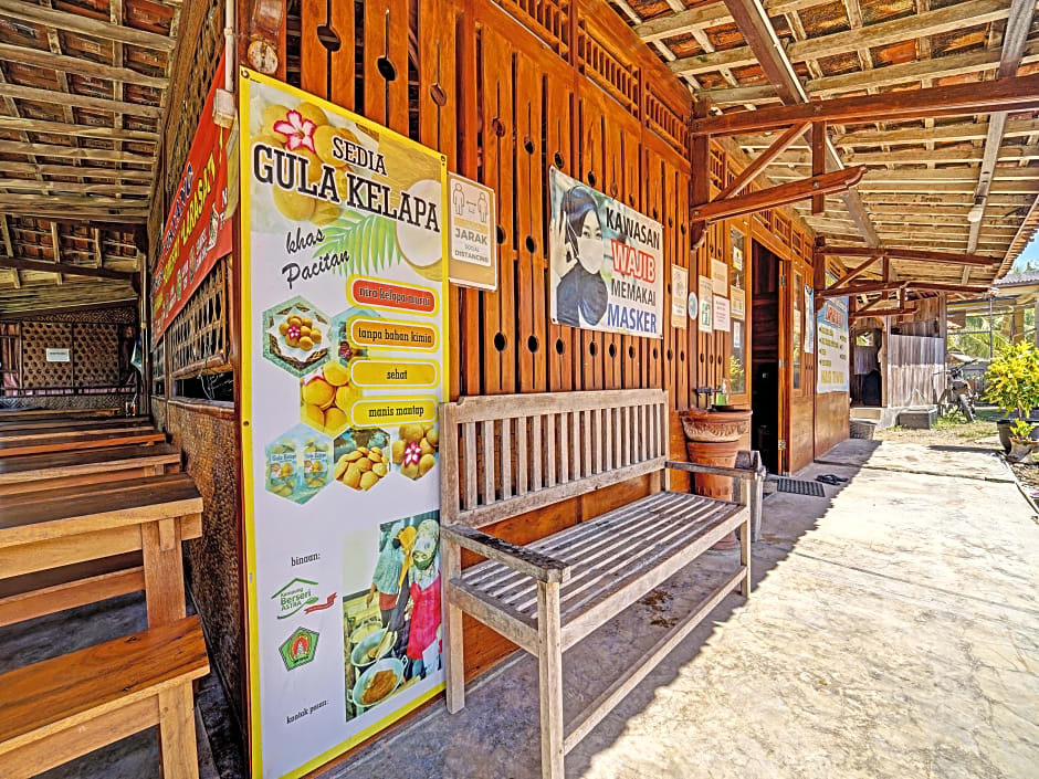 Oyo 91201 Larasati Homestay Pantai Klayar