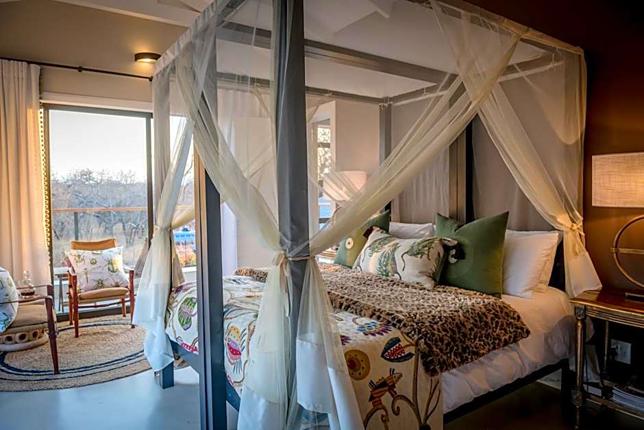 Safari Moon Luxury Bush Lodge