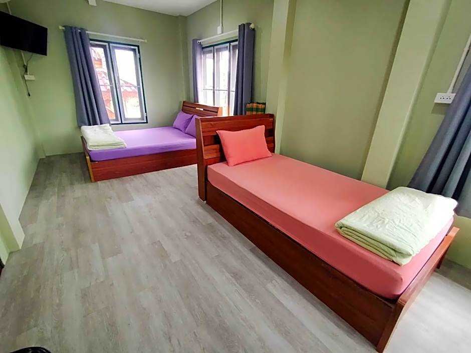 Tonkong Guesthouse & Restaurant