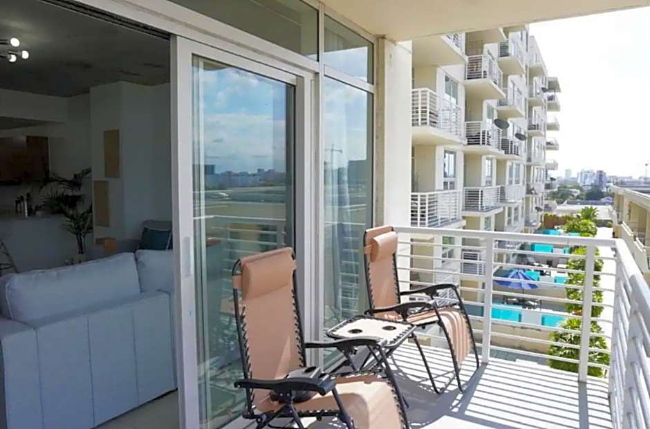 Elite 1BD 1BTH at Midblock