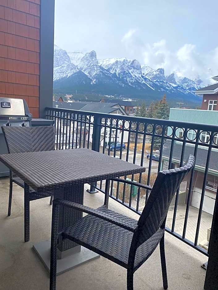 Sweet Condo Canmore GR：）