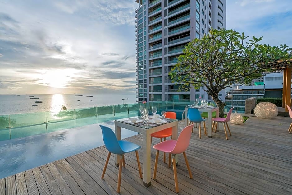 Seven Zea Chic Hotel