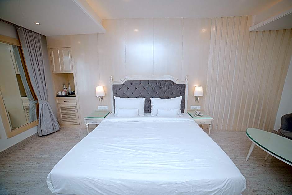 Photo 1 of 7 of Junior Suite
