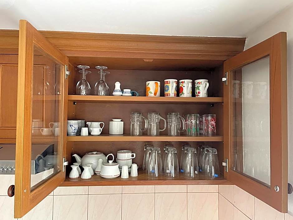 5 mins walk Bangla,beach,3BR