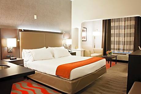 King Suite with Roll-In Shower - Communications/Mobility Accessible
