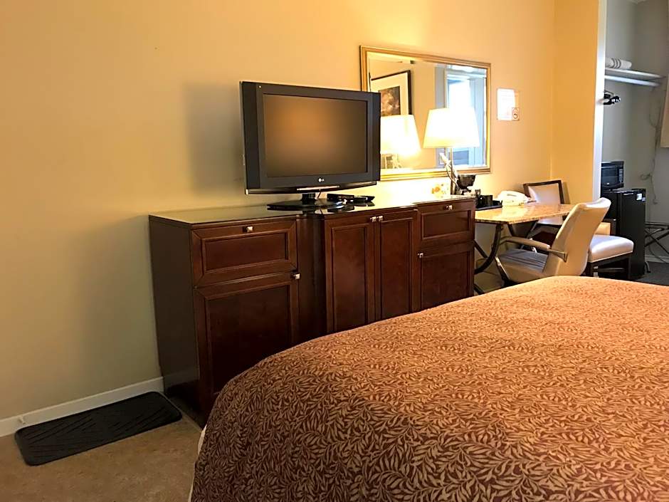 Cardinal Court Motel