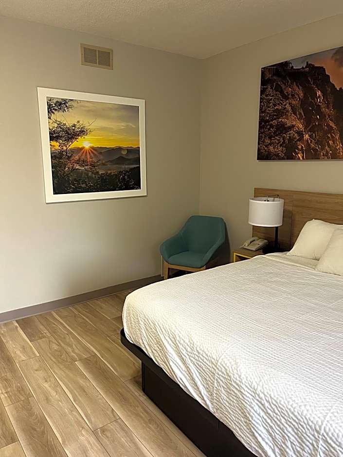 Days Inn by Wyndham Hutchinson