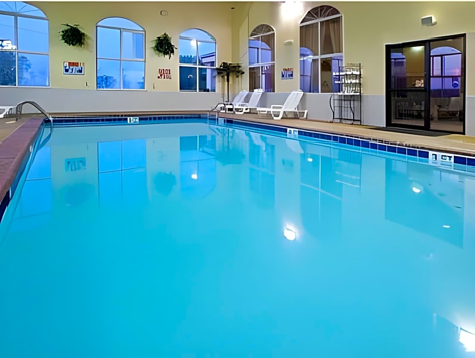 Holiday Inn Express Hotel & Suites Cincinnati-North/Sharonville