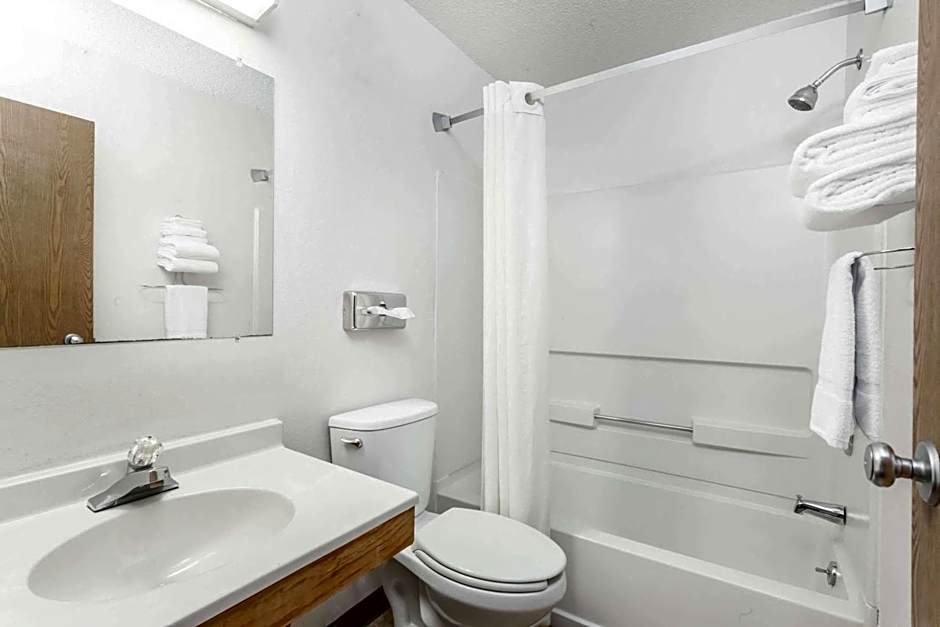 Super 8 by Wyndham Sidney NY