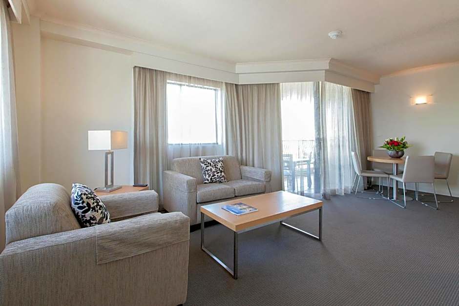 Central Cosmo Apartment Hotel