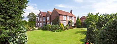 Newtown House Hotel