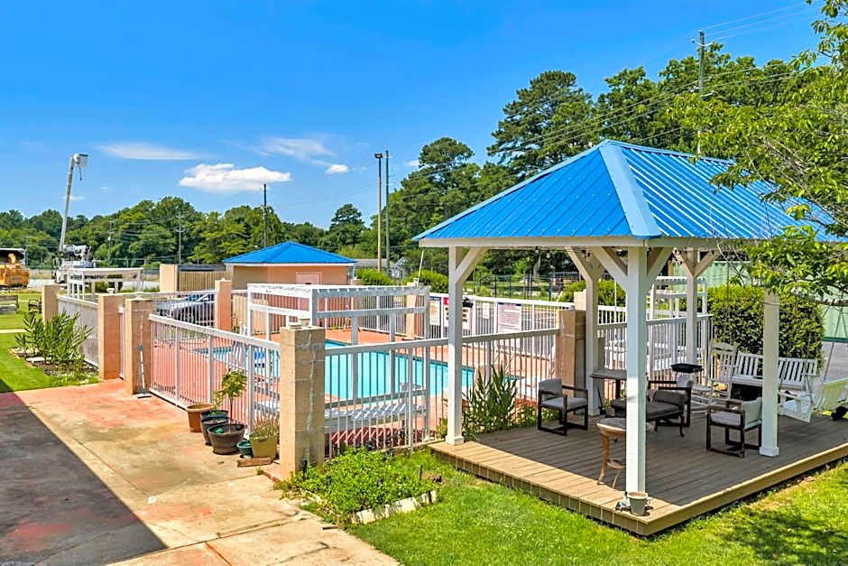 Gray Inn & Suites