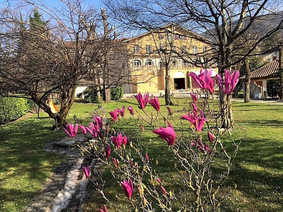 Logis Hotel Restaurant Le Castel Fleuri