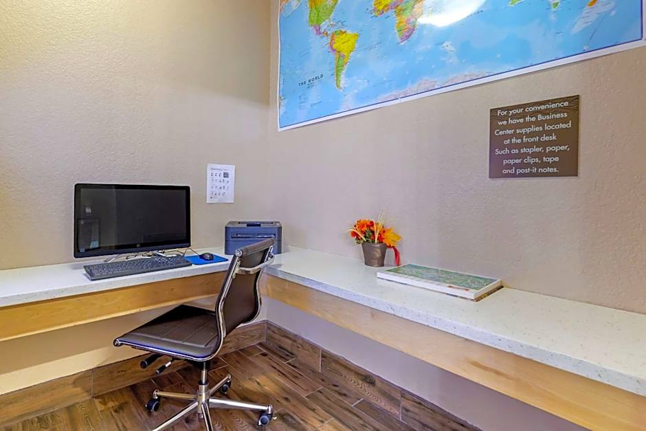 Comfort Inn & Suites Near Six Flags & Medical Center