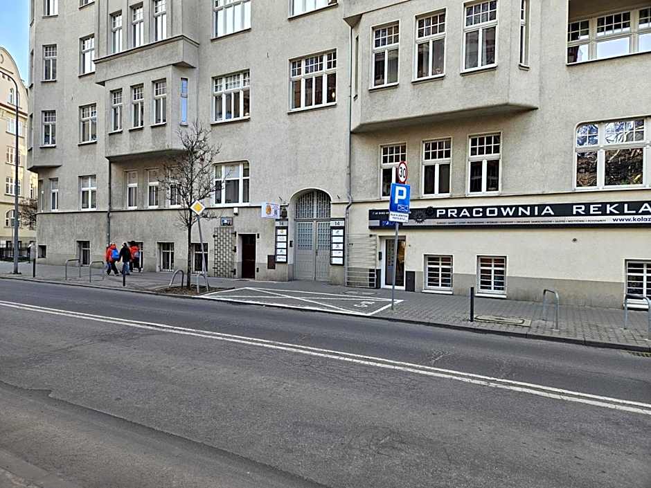 Happy House Hostel