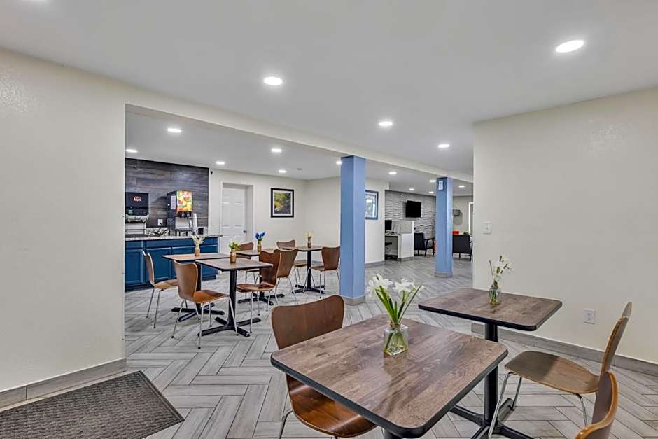 Super 8 by Wyndham Morganton