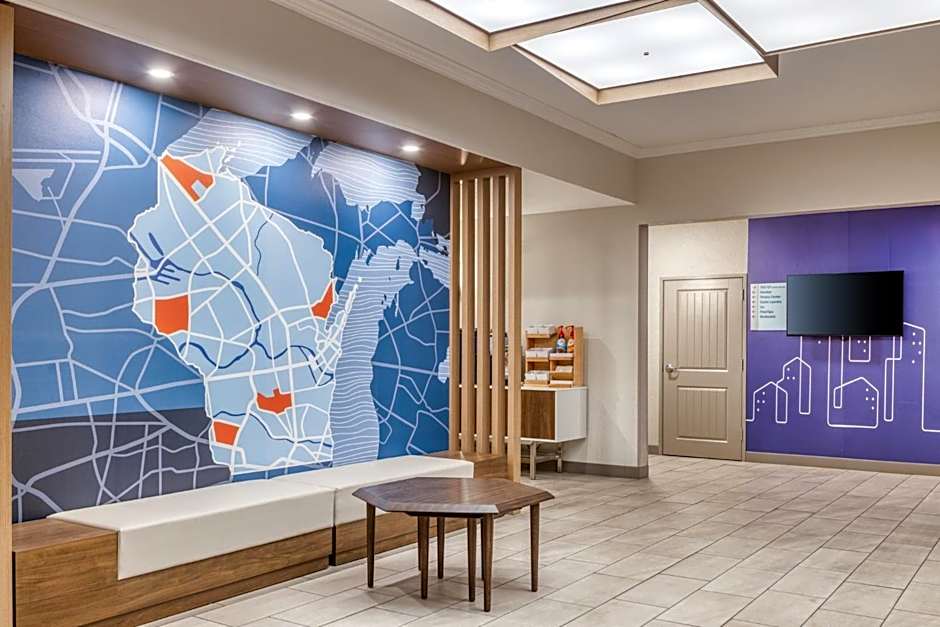 Holiday Inn Express & Suites - Green Bay East By IHG
