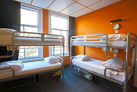 Private 6-Bed Room with Private Bathroom