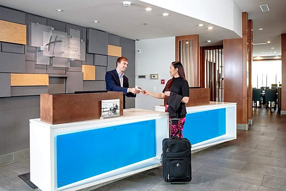 Holiday Inn Express & Suites West Edmonton-Mall Area By IHG