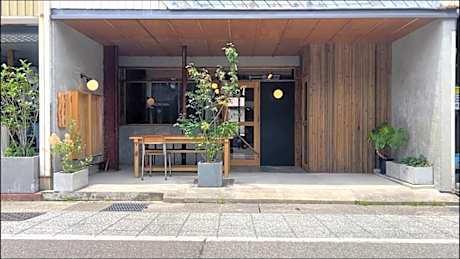 商店街で暮らすように泊まる-アラシマホステル-