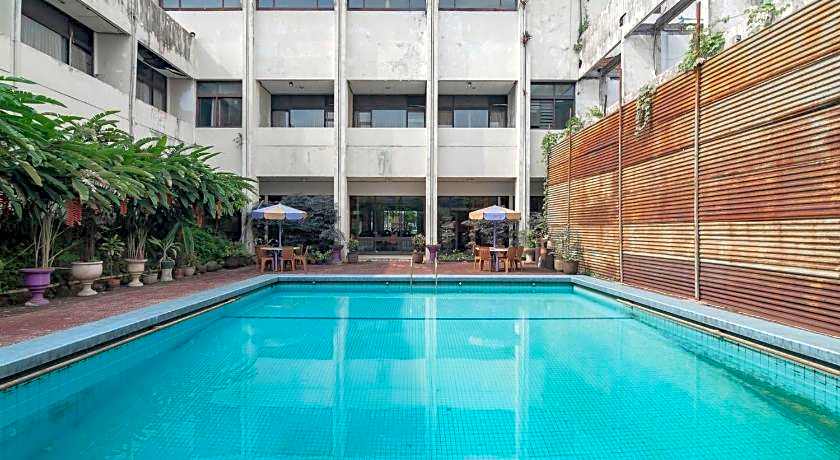 Istana Hotel Bandung Mitra RedDoorz