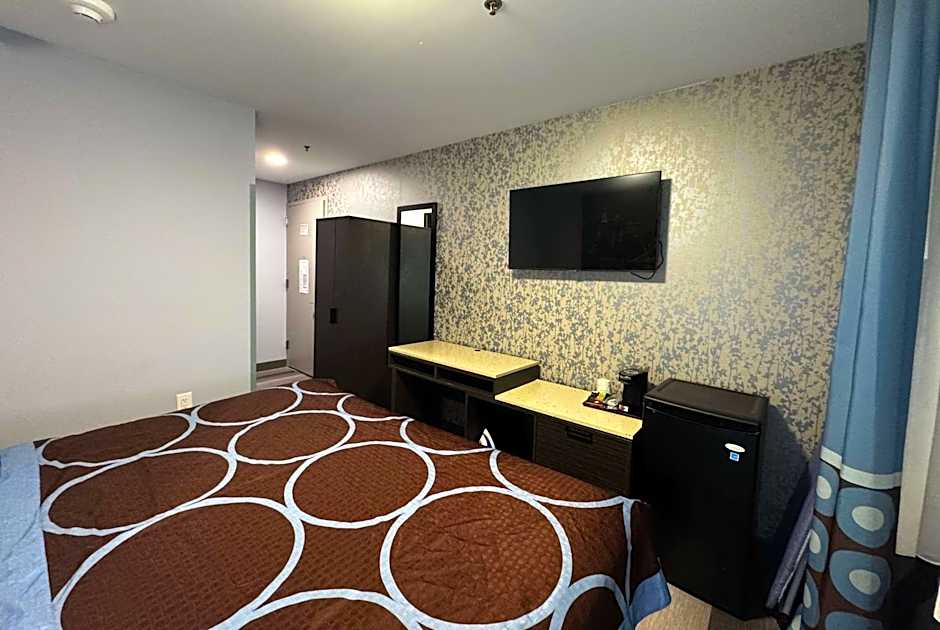 Super 8 by Wyndham Brooklyn Fulton Street