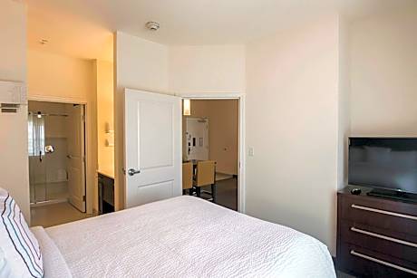 One-Bedroom King Suite