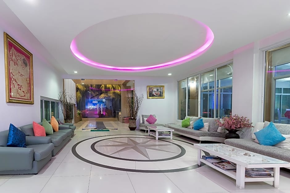 Nana Chat Bangsaen Hotel