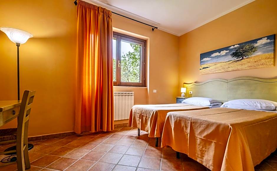Residence with swimming-pool and thermal pools in Sorano