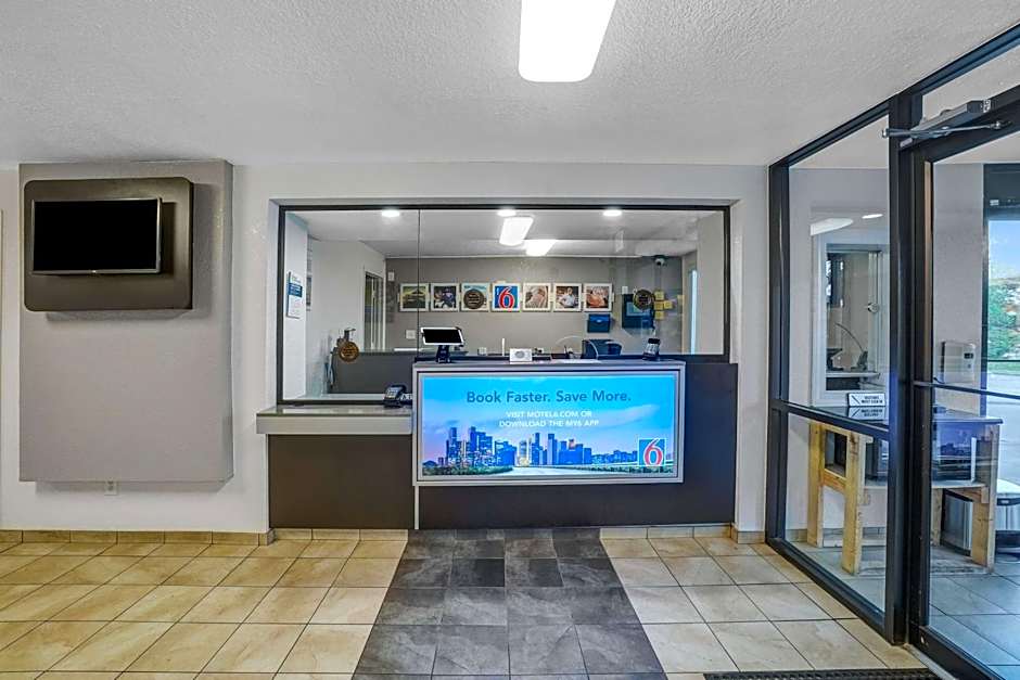 Motel 6-Lexington, KY - East I-75