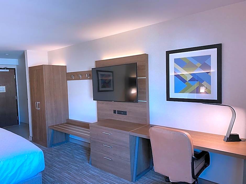 Holiday Inn Express and Suites Chatsworth By IHG