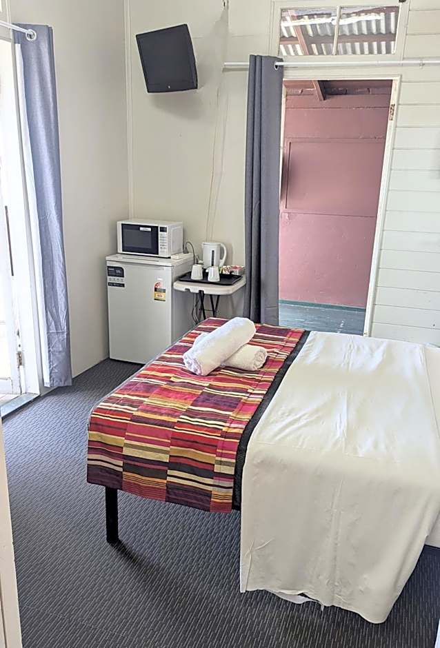 GRAND CENTRAL HOTEL PROSERPINE