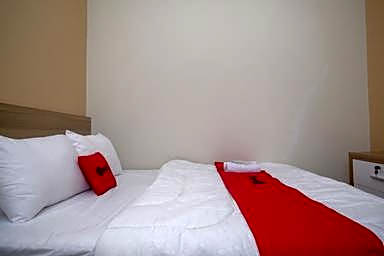 RedDoorz Plus near UMS Solo 2