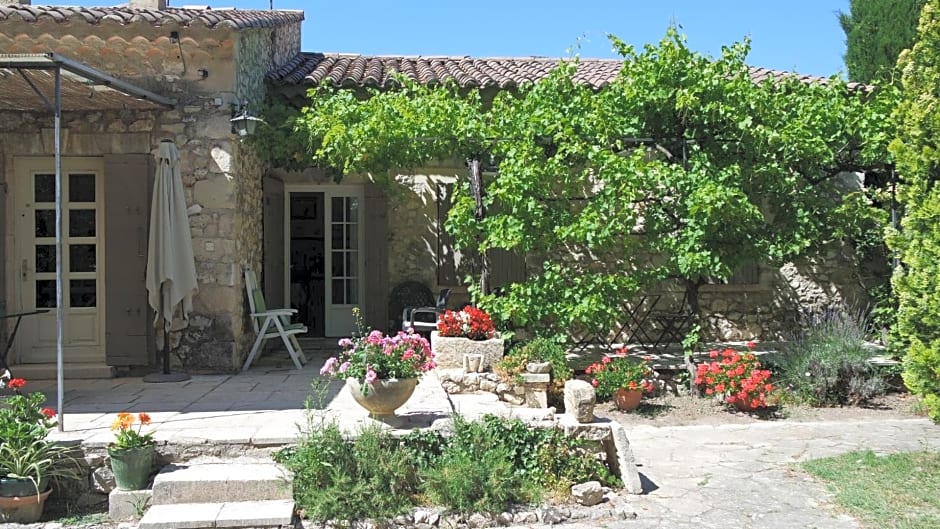 Mas Grimaud - Gîte- Studio et chambres d'hôtes familiales