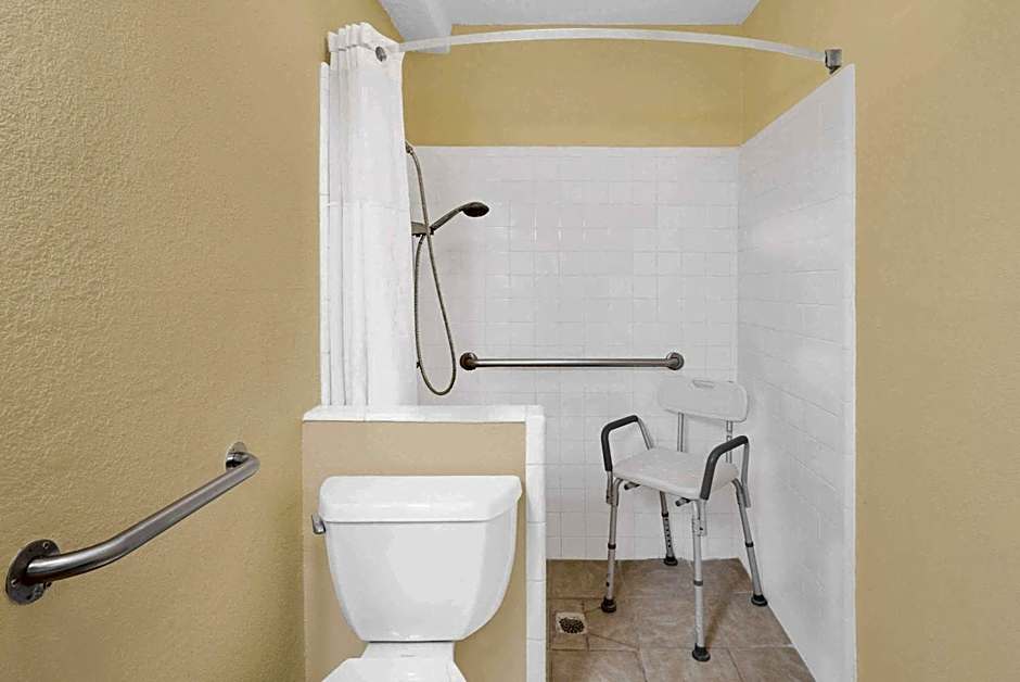 Super 8 by Wyndham Kerrville TX