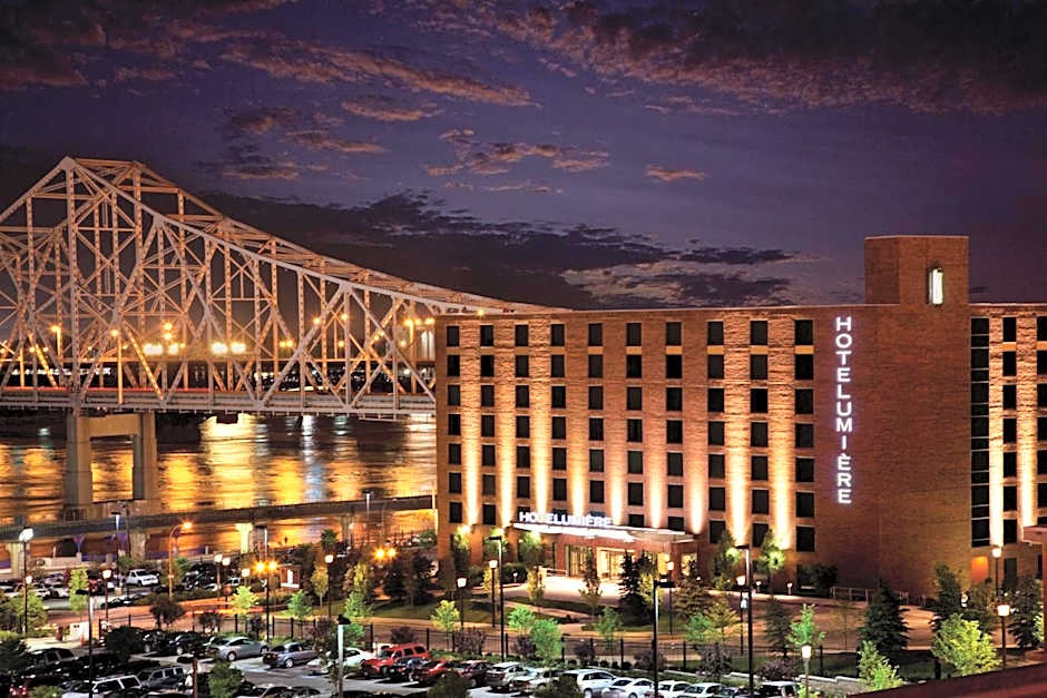 HoteLumiere at the Arch - A Caesars Rewards Destination