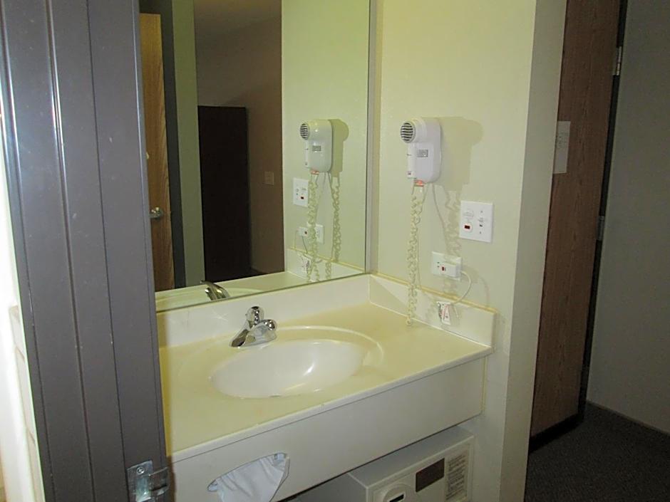 AmericInn by Wyndham Charlevoix