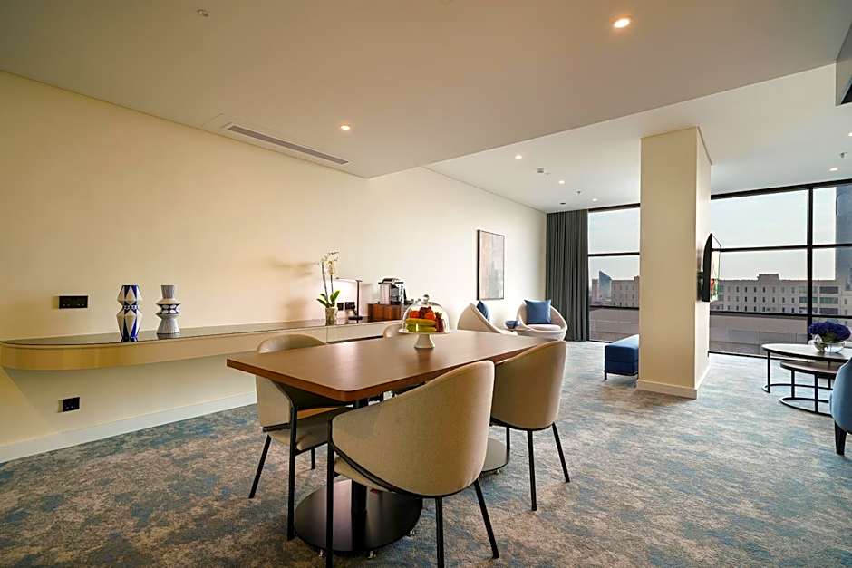 Nova M Hotel, Edge by Rotana