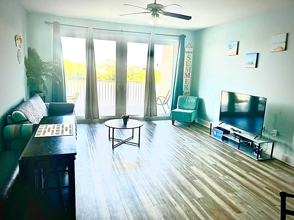 LAKETOWN 5 POOLs STEPS TO BEACH FAMILY FRIENDLY