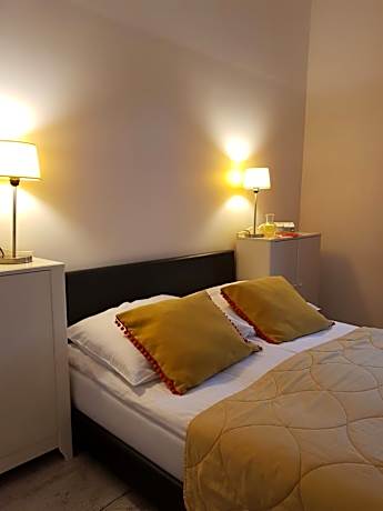 Budget Double Room with Hall Bathroom